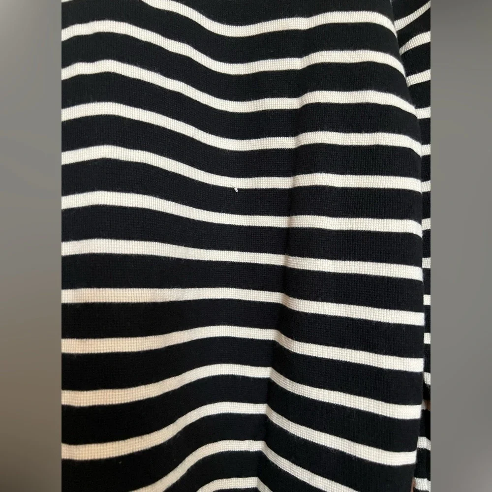 Banana Republic T-Shirt Men’s Long Sleeves Black and White Stripes Size L